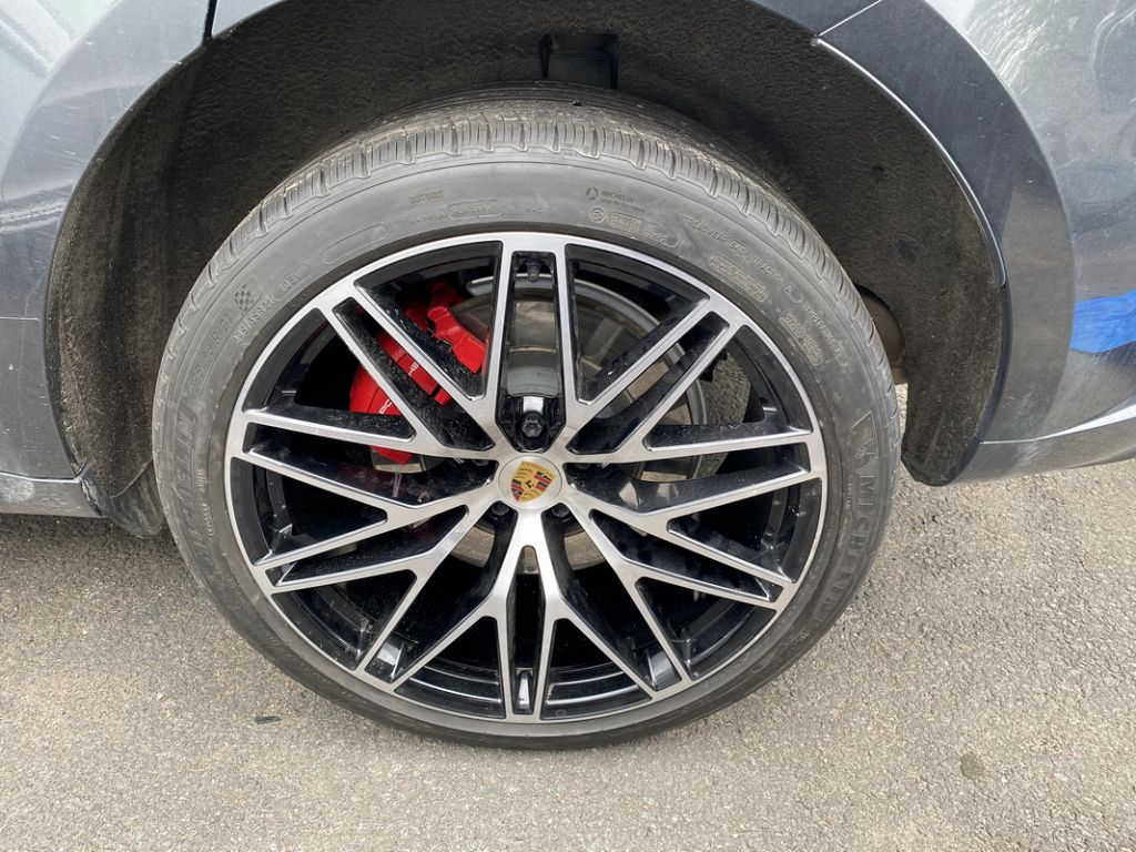 Фото Porsche Macan 232